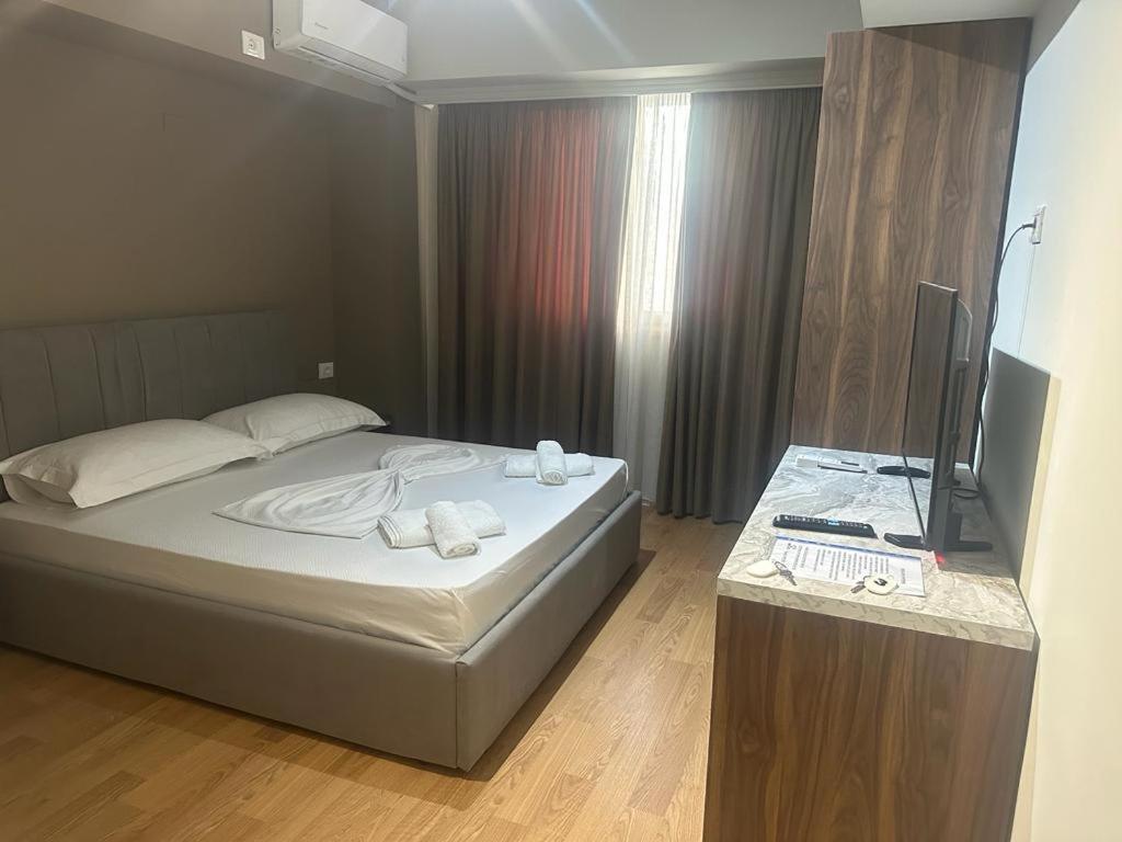 Hotel Her Vlore Exterior photo