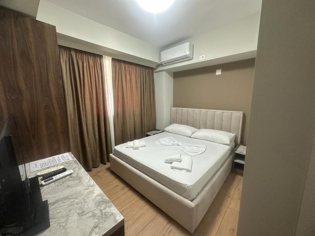 Hotel Her Vlore Exterior photo
