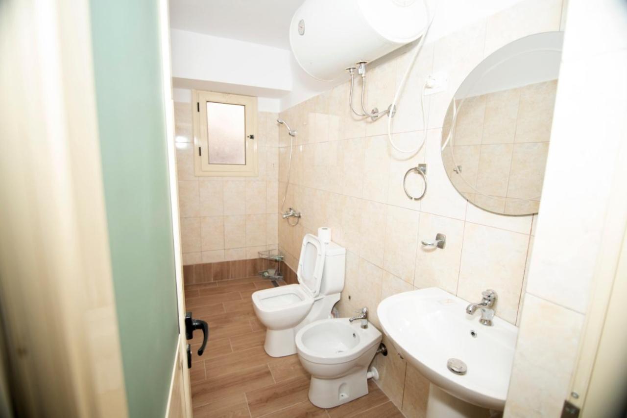 Hotel Her Vlore Exterior photo