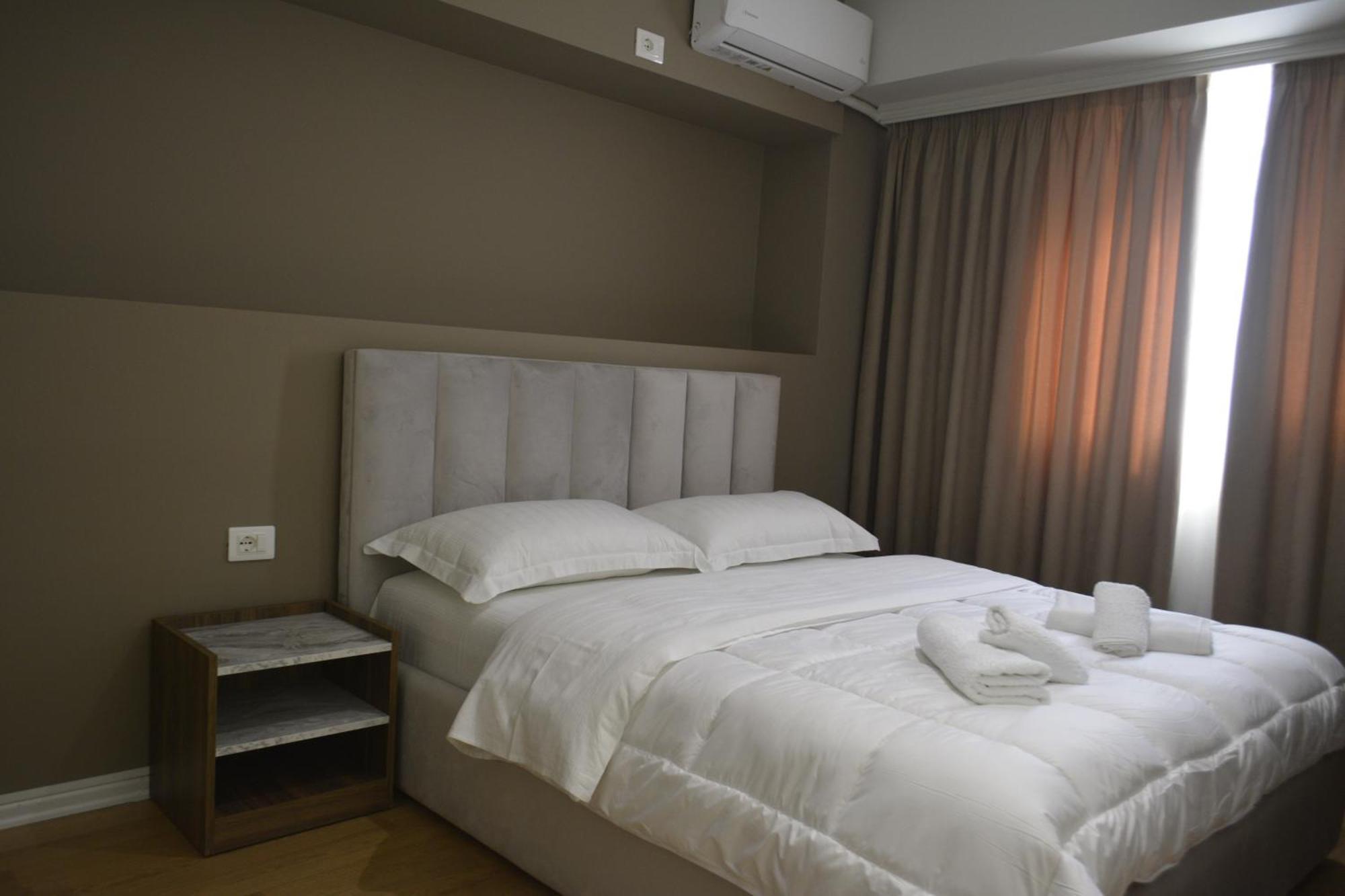 Hotel Her Vlore Exterior photo