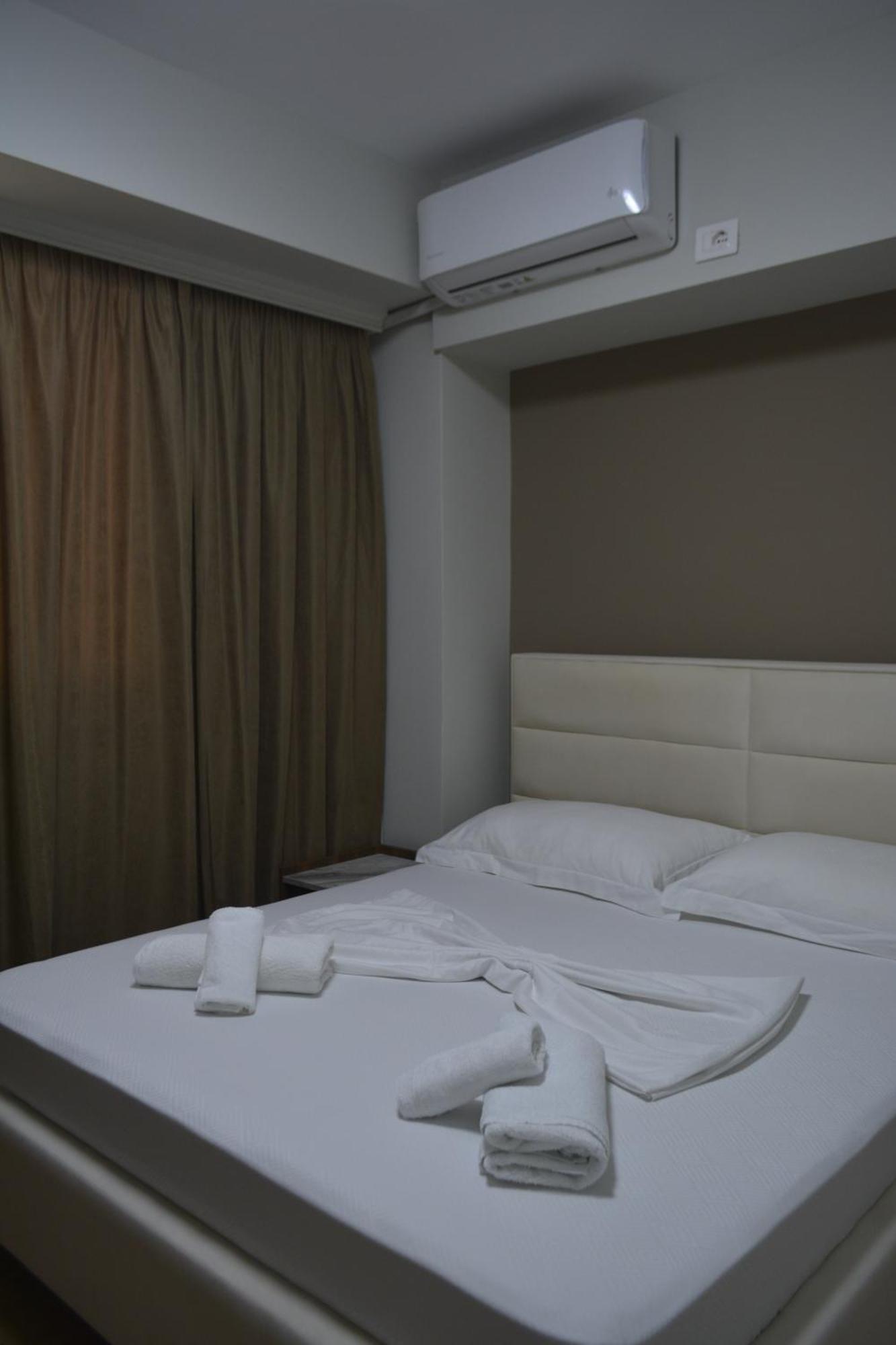 Hotel Her Vlore Exterior photo