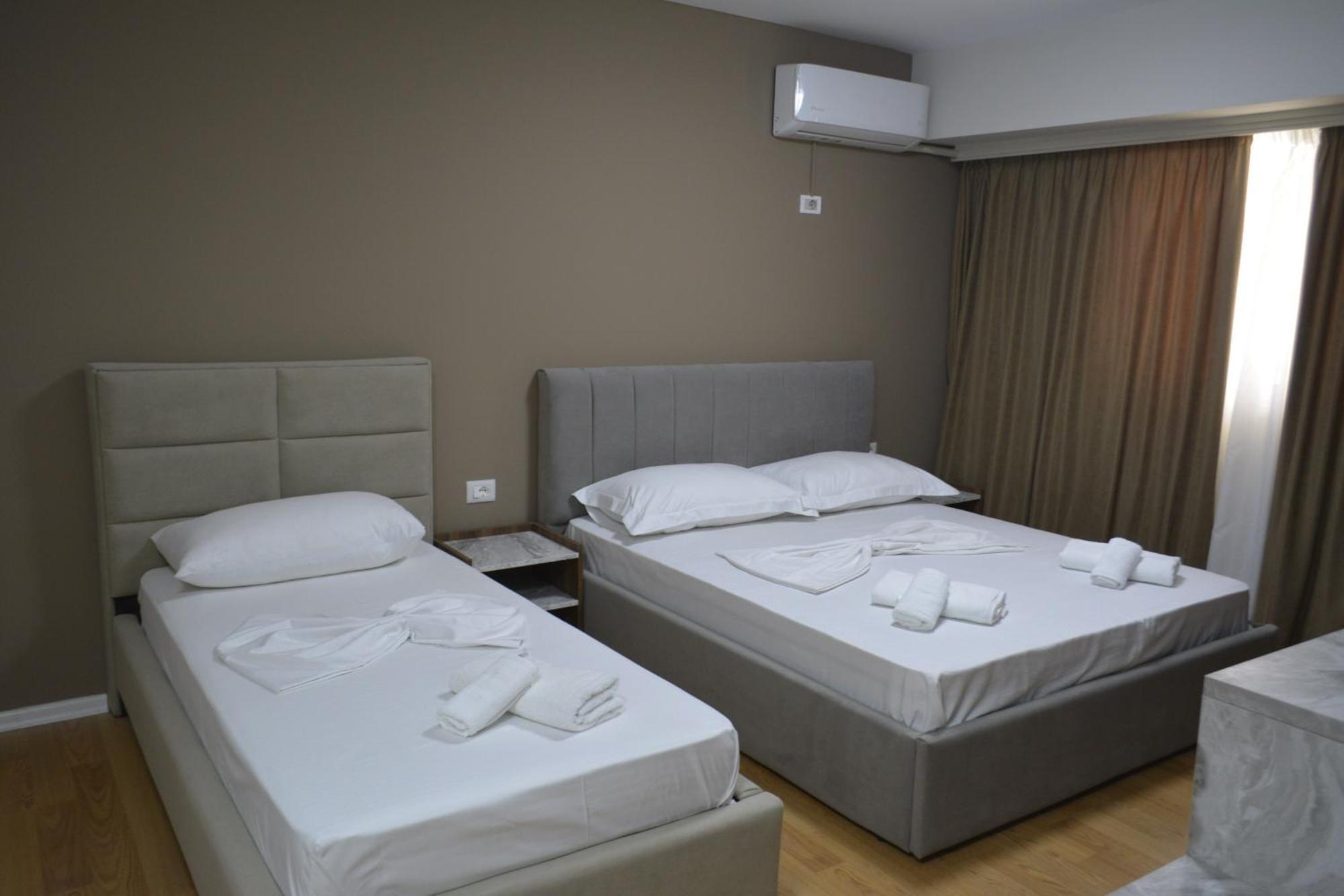 Hotel Her Vlore Exterior photo