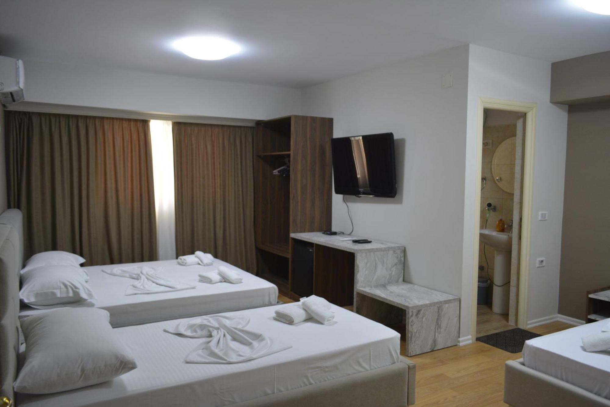 Hotel Her Vlore Exterior photo