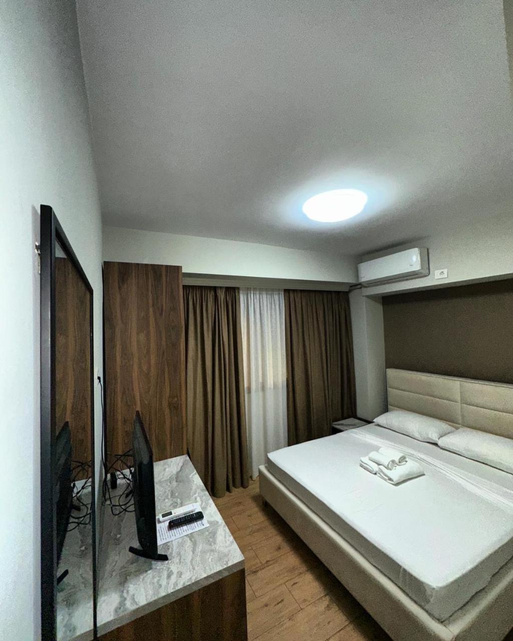 Hotel Her Vlore Exterior photo