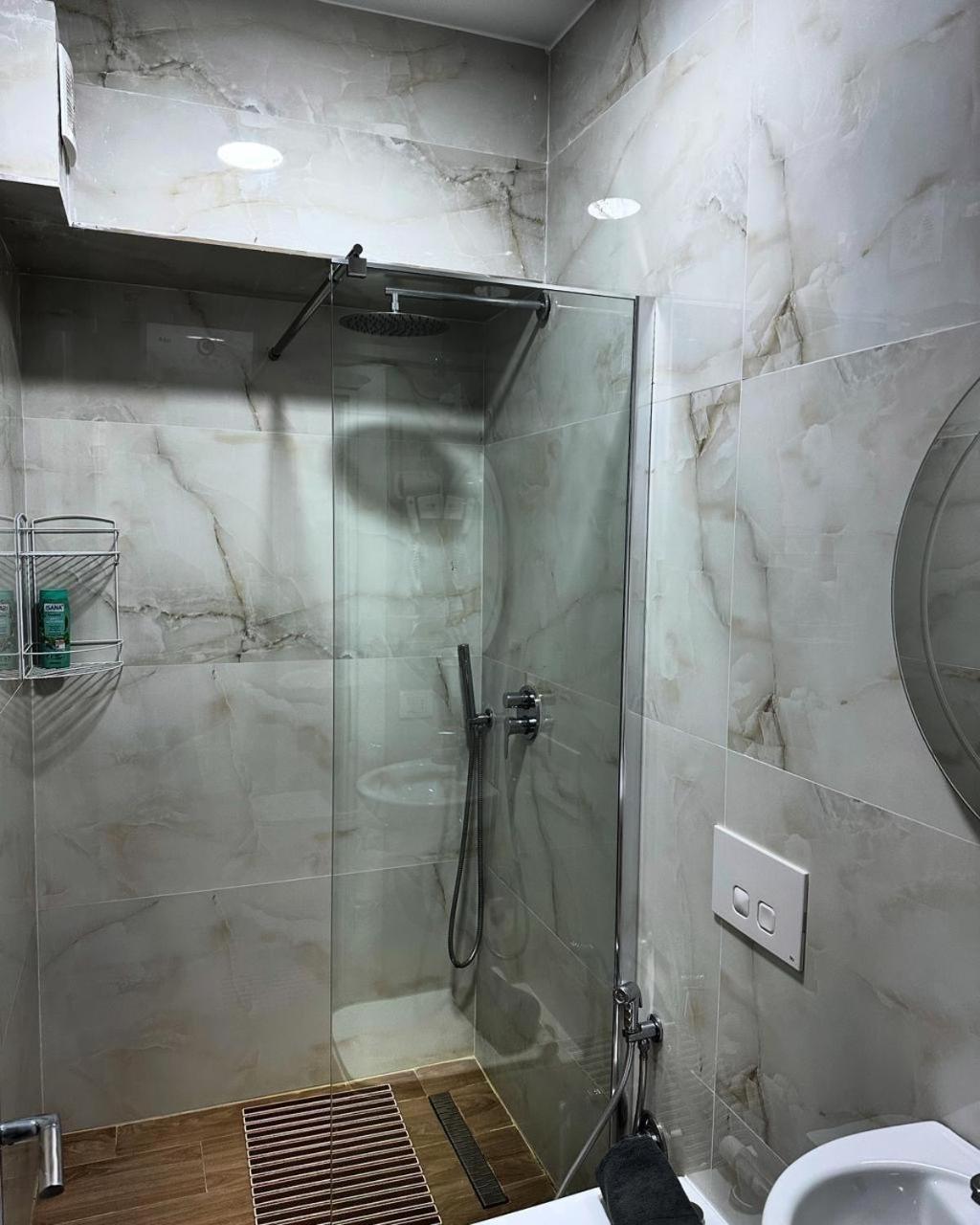 Hotel Her Vlore Exterior photo