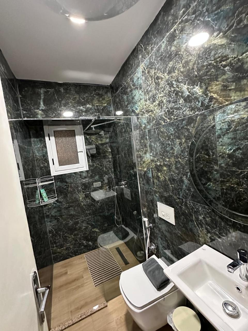 Hotel Her Vlore Exterior photo