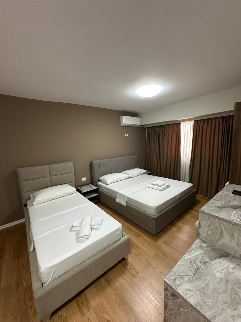 Hotel Her Vlore Exterior photo