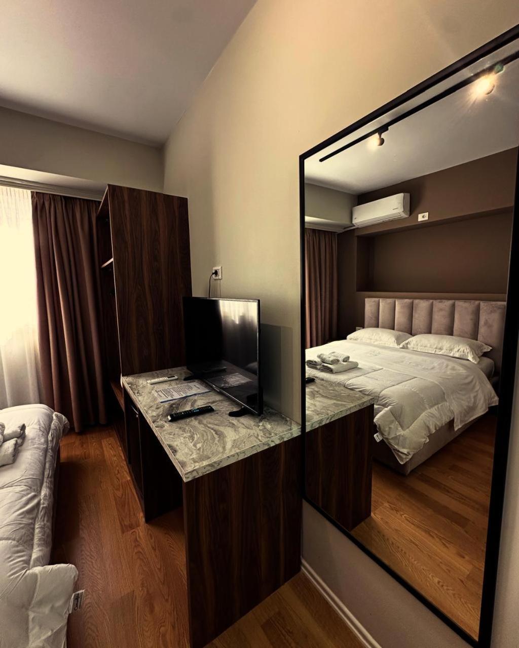 Hotel Her Vlore Exterior photo