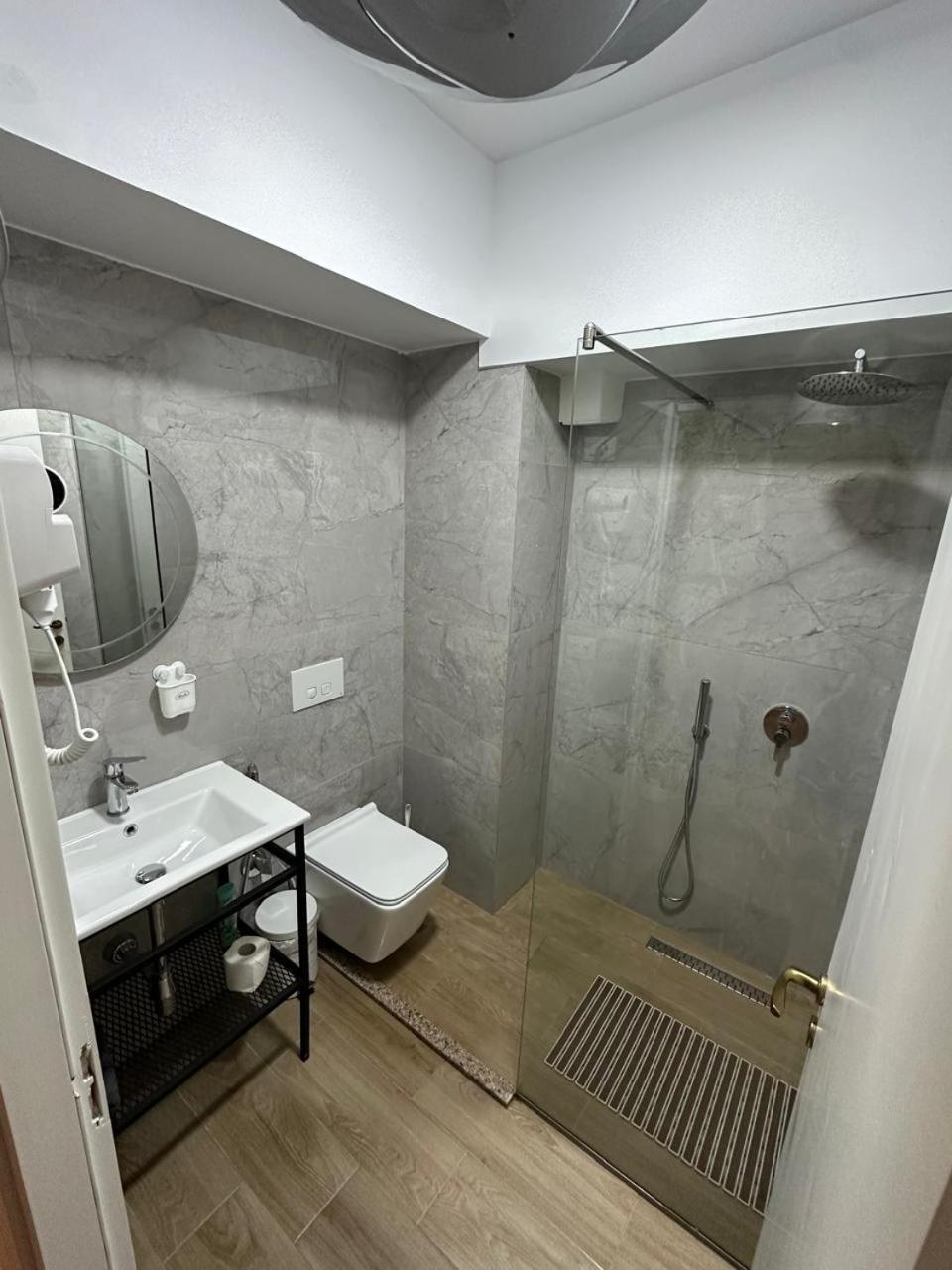 Hotel Her Vlore Exterior photo