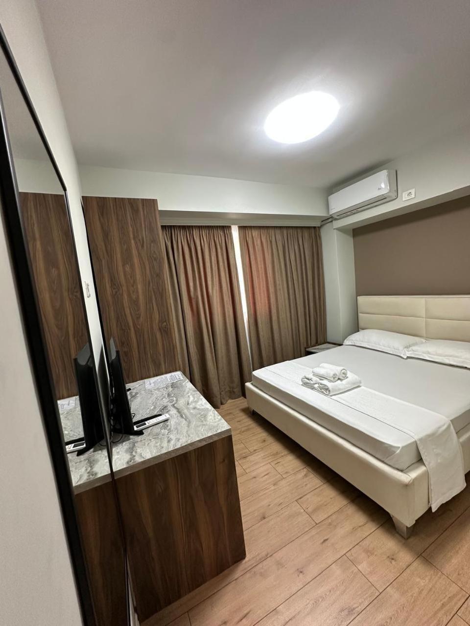 Hotel Her Vlore Exterior photo