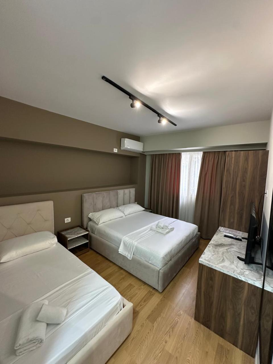 Hotel Her Vlore Exterior photo