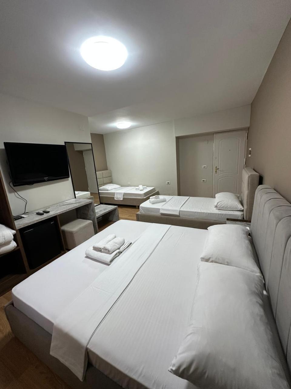 Hotel Her Vlore Exterior photo